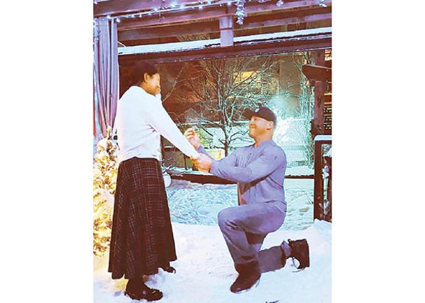 男友雪地求婚  鄧小巧要嫁了！