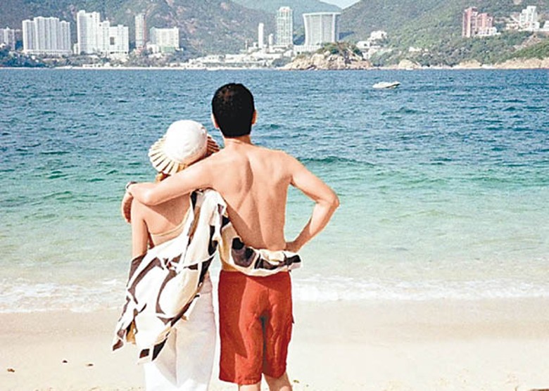 鄭嘉穎與陳凱琳浪漫看海。
