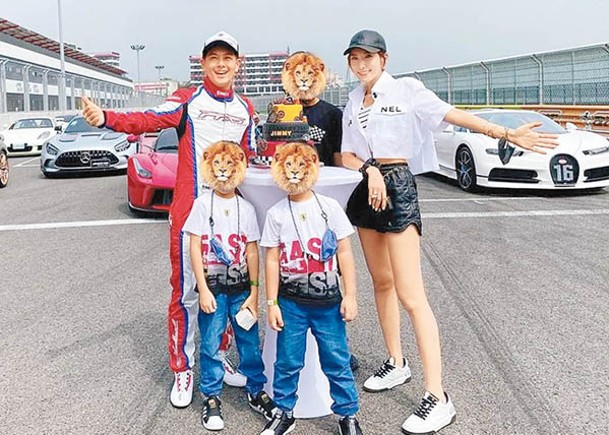太太陳若儀非常支持林志穎的賽車事業，一家5口視賽車場為第二個家。