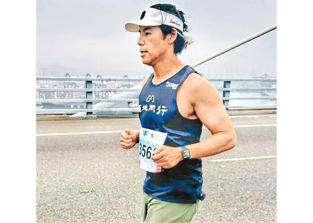 徐榮首次跑全馬，完成今年第一個目標。