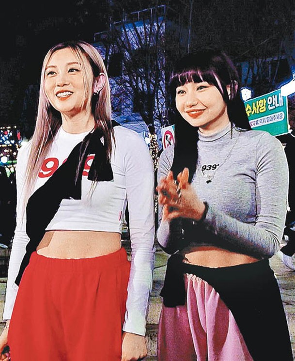 Candy（左）與Day在韓國體驗當學生的滋味。