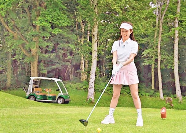 打高爾夫球不受身形局限，鄺潔楹盡情發揮。