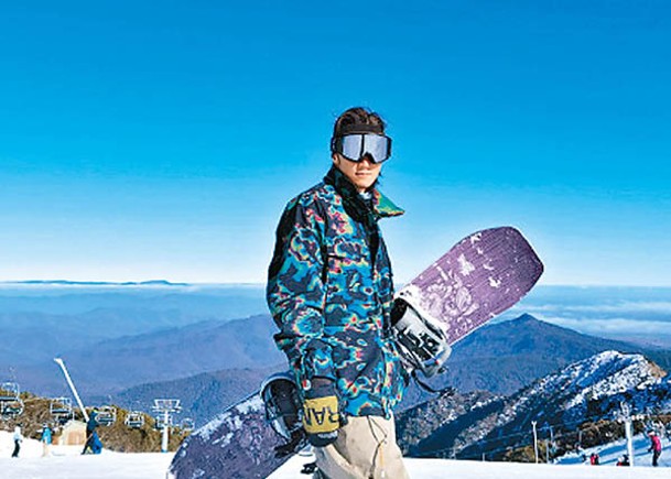 霆鋒分享型爆滑雪照。