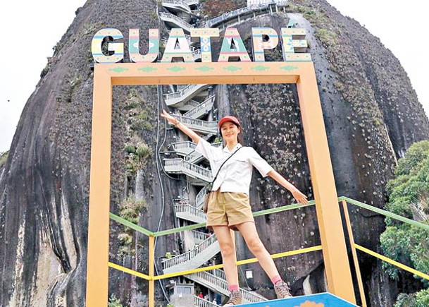 黃翠如到訪瓜塔佩巨石，挑戰登頂。