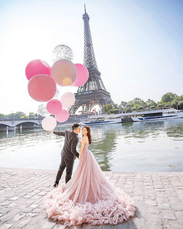 何依婷與未婚夫到巴黎拍婚照，夢想成真。