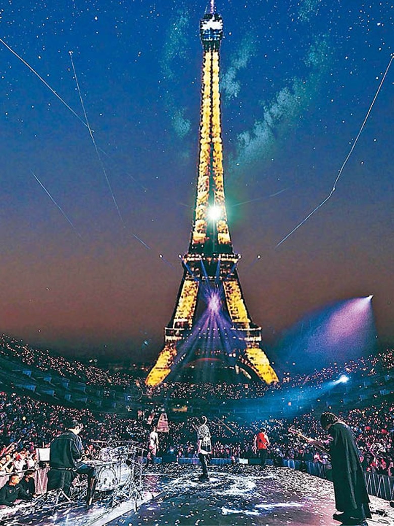 五月天直播巴黎演唱會，請全民作見證，以此打甩假唱之嫌。