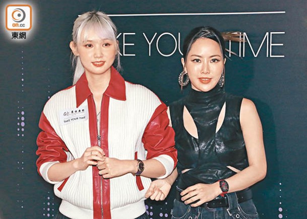 歌手歸綽嶢（左）及謝曉盈擔任表演嘉賓。