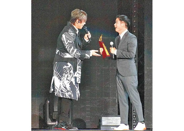 林海峰曾擔任姜濤演唱會的嘉賓，雙方關係十分友好。