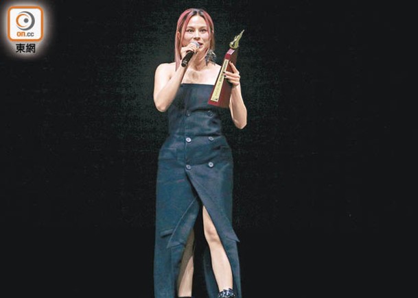 李幸倪在歌曲獎打入三甲，更奪得女歌手銀獎。