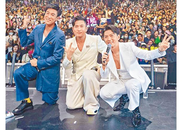 譚俊彥（左起）與好兄弟陳山聰及袁偉豪到馬國開演唱會。
