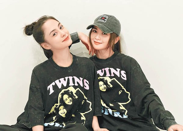 Twins率先穿上演唱會紀念T-Shirt，讓大家先睹為快。