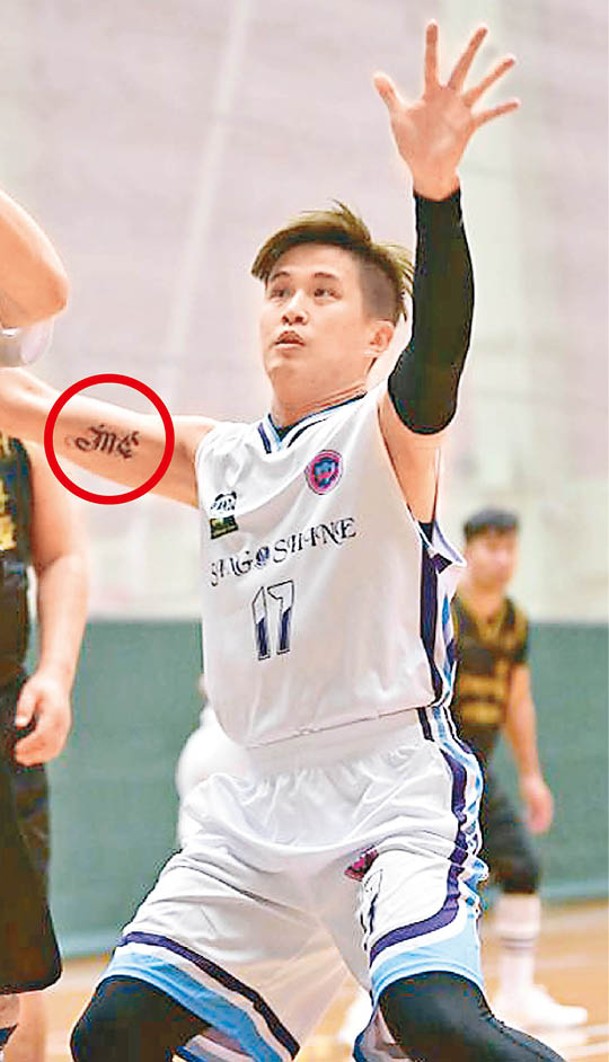 梁浩銓手臂上的紋身，被指是曹敏寶英文名縮寫。