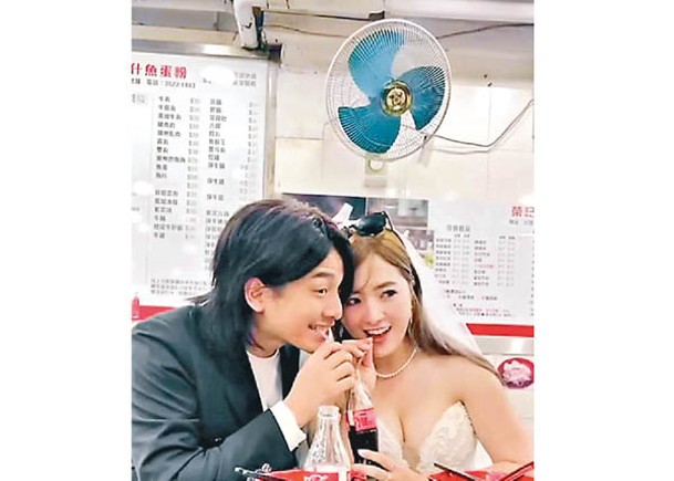李亦喬影結婚相，當然少不了粉麵店作背景。