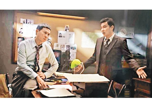 張家輝（左）及譚耀文演出的新片被狠批劇情不合情理。