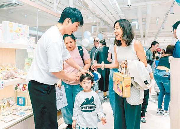 唐詩詠帶「男朋友」去P