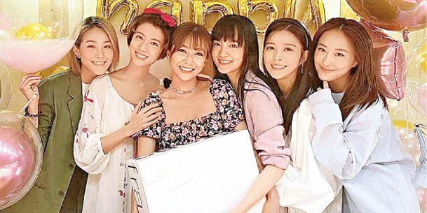 吳嘉禧（左起）、蔡思貝、何雁詩、陳嘉寶、賴慰玲與陳瀅，是圈中出名的閨蜜。