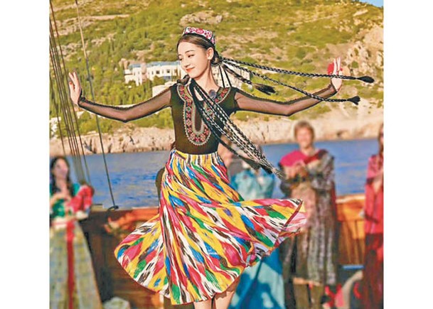 熱巴跳新疆舞的美態，令粉絲念念不忘。