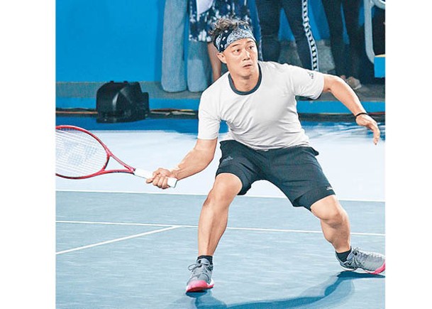 陳奕迅熱愛打網球，想不到因而迎來重創！