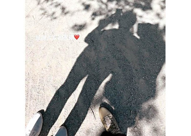 Stephy晒出與男友的影子合照。