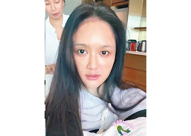 陳喬恩拍攝化妝短片，怎料光滑的額頭搶晒Fo。