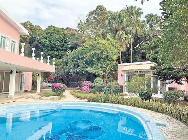 西貢大網仔瀚廬擁有近一萬方呎花園及私人泳池。