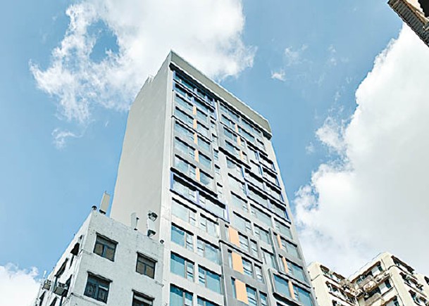 譚公道103至107號精品酒店樓高18層，合共提供99間客房。