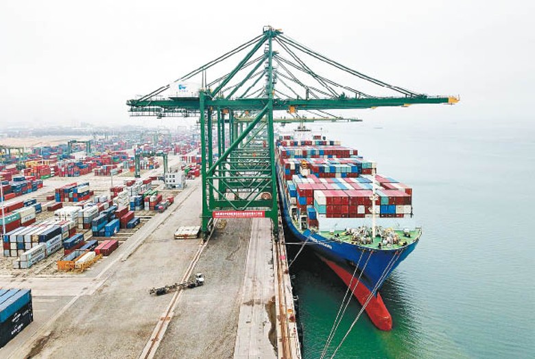 內地9月的貿易數字出現「出口強、進口弱」現象。