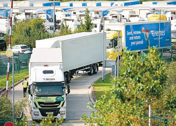 全球送貨司機短缺，令供應鏈問題更嚴峻。