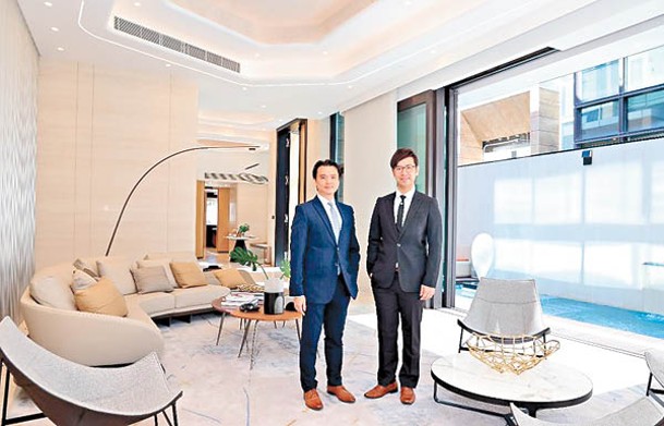 胡俊豪（左）指，禮著定位為超級豪宅。