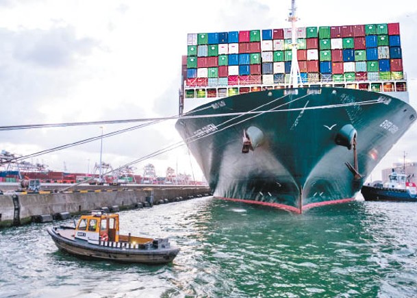 全球港口貨櫃擠塞情況未見明顯改善。