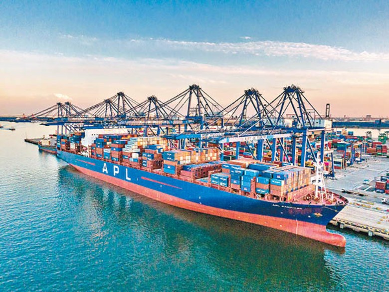 天津港停工勢對供應鏈造成打擊，企業短期內或大規模缺貨。