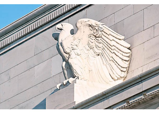 聯儲局立場轉「鷹」，並預告將收緊政策。