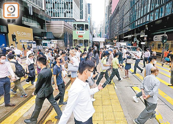 港金融業擬加薪三成留人