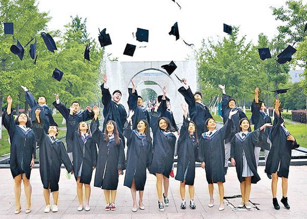今年高校畢業生數目逾千萬人，創歷年新高。