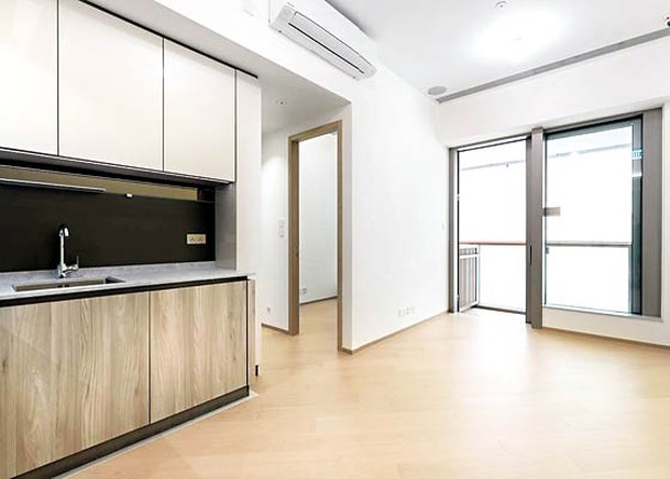 凱柏峰I示範單位採兩房間隔，提供開放式廚房設計。