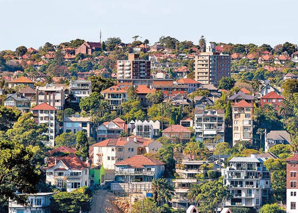 受惠移民政策帶來的正面影響，澳英加等移民熱門國家的樓價料續跑贏東南亞地區國家。