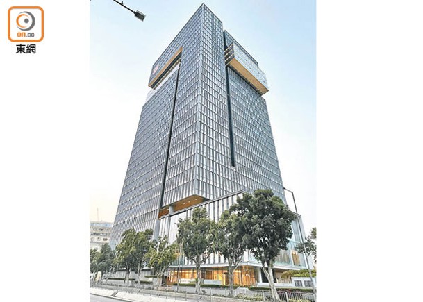 九龍灣高銀金融國際中心早前被接管人及銀主委託代理以招標形式放售。