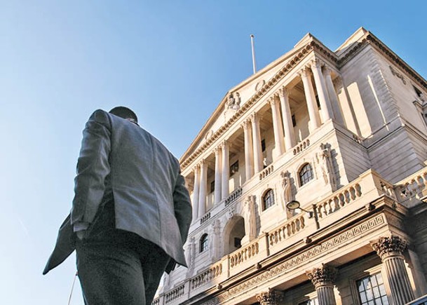英倫銀行否認延遲售國債 鎊匯轉跌