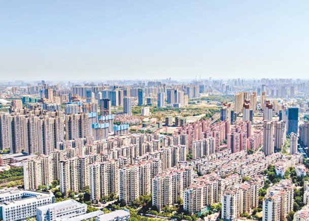 中國房地產行業弱勢受兩大關鍵因素拖累，包括流動性風險和銷售放緩。