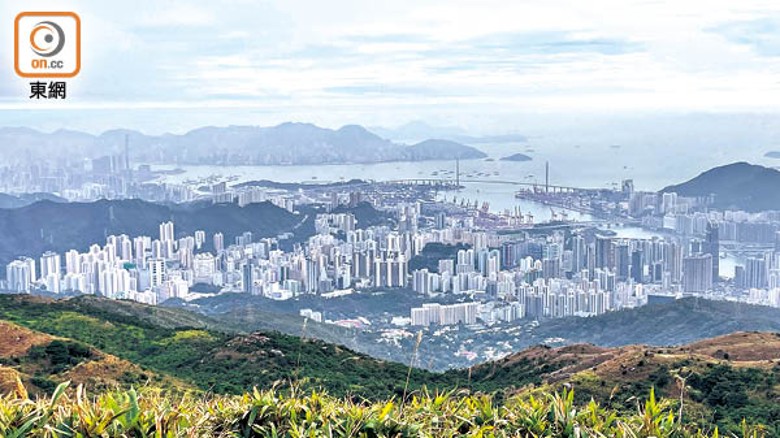 香港的經濟表現持續低於標準水平，故在全球生活費用榜中被紐約爬頭。