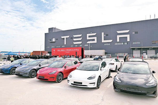 Tesla年內股價不濟，且遭馬斯克頻頻減持。