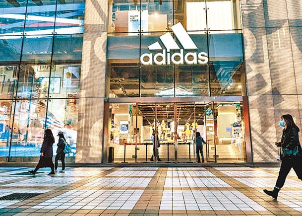 Adidas預告生意挫 遭穆迪標普削評級