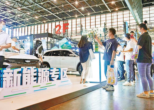 近期各大車廠在內地積極減價促銷搶佔電動車市場份額。