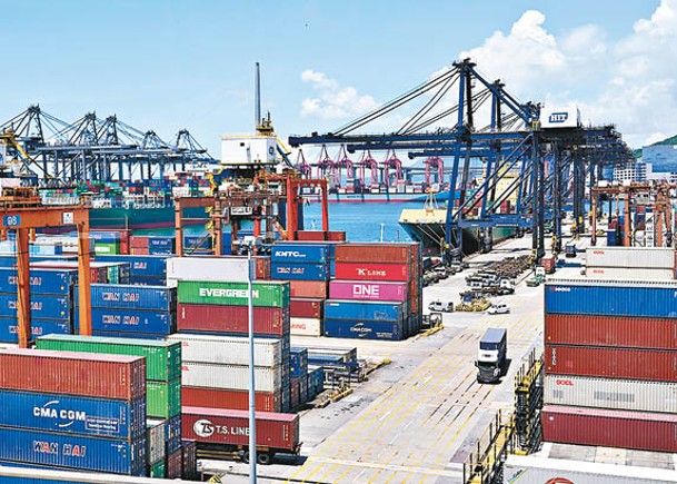 港出口跌8.8% 連挫10個月