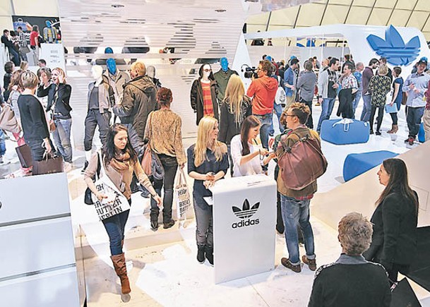 Adidas指，Yeezy業務叫停或令季內銷售收入減少4億歐元。