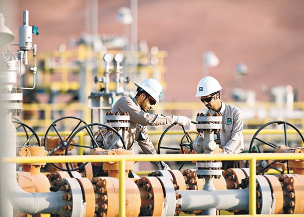 為穩油價，沙特近日宣布進一步減產。