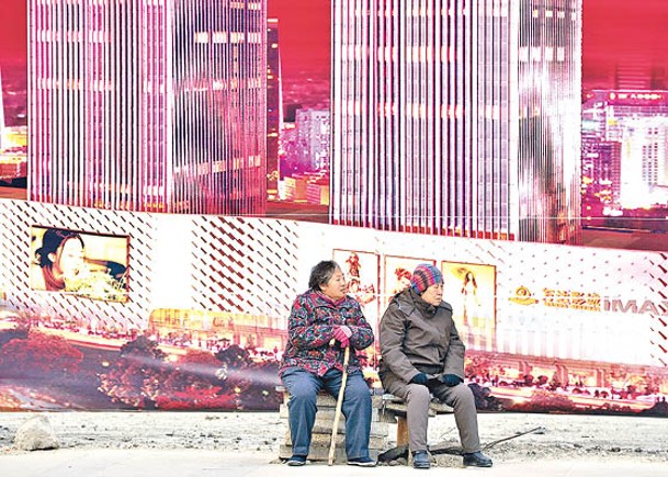 中國進入人口急速老化階段，養老產業潛力龐大。