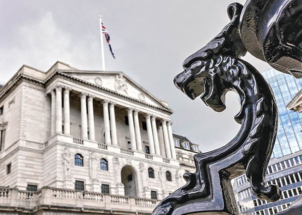 市場開始預期英倫銀行明年夏季減息。