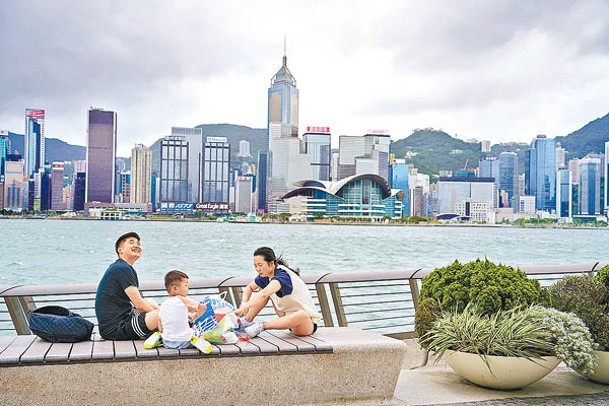 香港的生育率位長年低企。