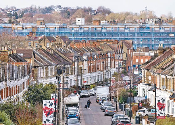 目前英國住宅平均叫價約35.5萬英鎊。
